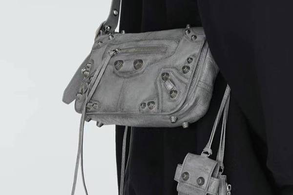 Balenciaga 巴黎世家5.9折，Le Cagole XS翻盖包，定价优势+折上折