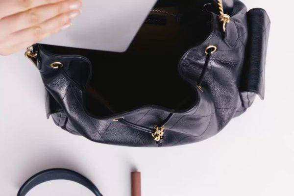 Tory Burch Large Charlie Quilted Drawstring 单肩包补货，用码 Zeelool 享8折