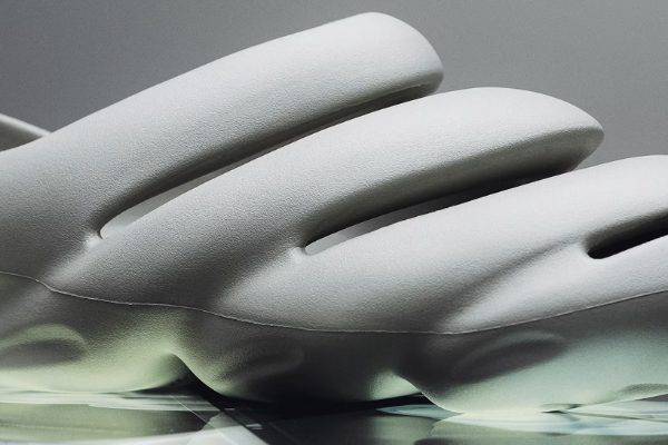 Crocs 美国官网预告：Yeezy 设计师操刀 Crocs ROY 大象灰新配色，可享40% OFF