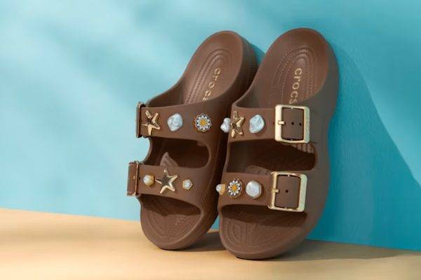 Crocs 联名合集：Hello Kitty洞洞鞋$69，精选联名款低至5折