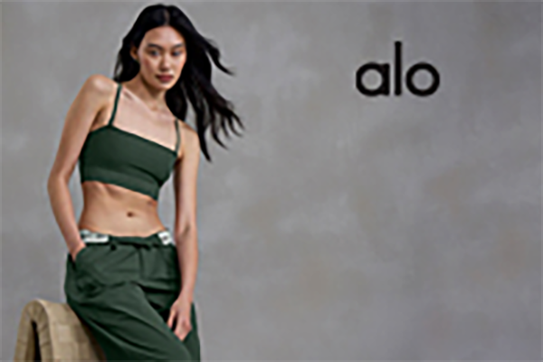 Alo Yoga 官网现有本季深绿精致色调，立即选购