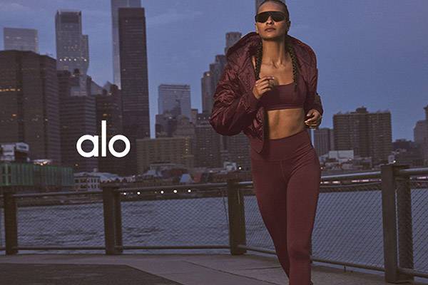 Alo Yoga 新款 Cherry Cola ，精致、百搭，打造秋季流行造型